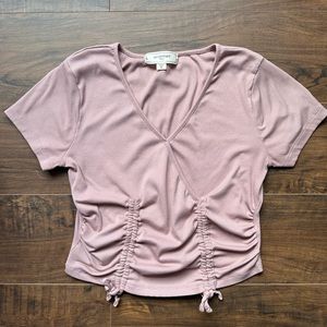 Cute cropped pink v neck scrunch top